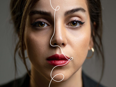 Photo d'un visage de femme, expression neutre